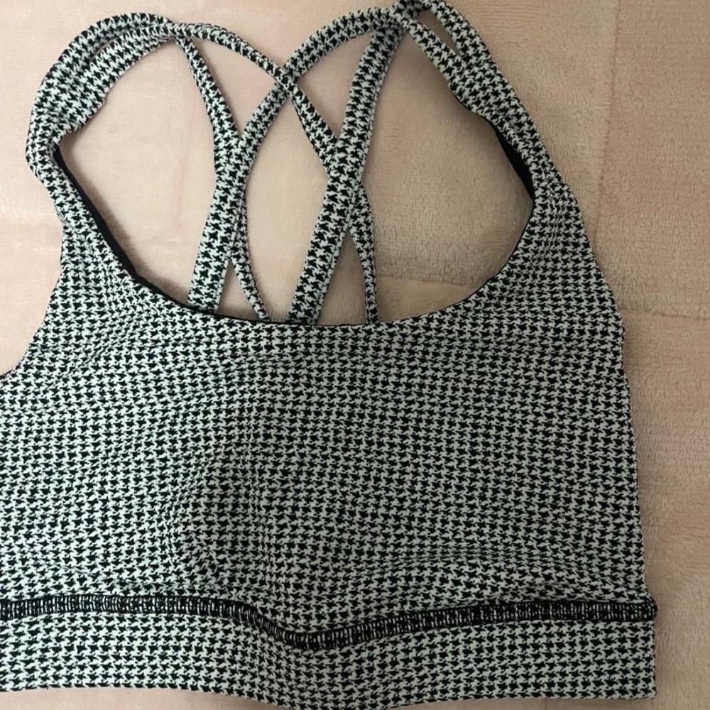 Black and White Lululemon align sports bra